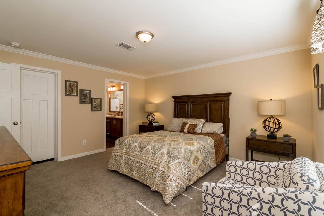 Titan extreme 3248e bedroom home features