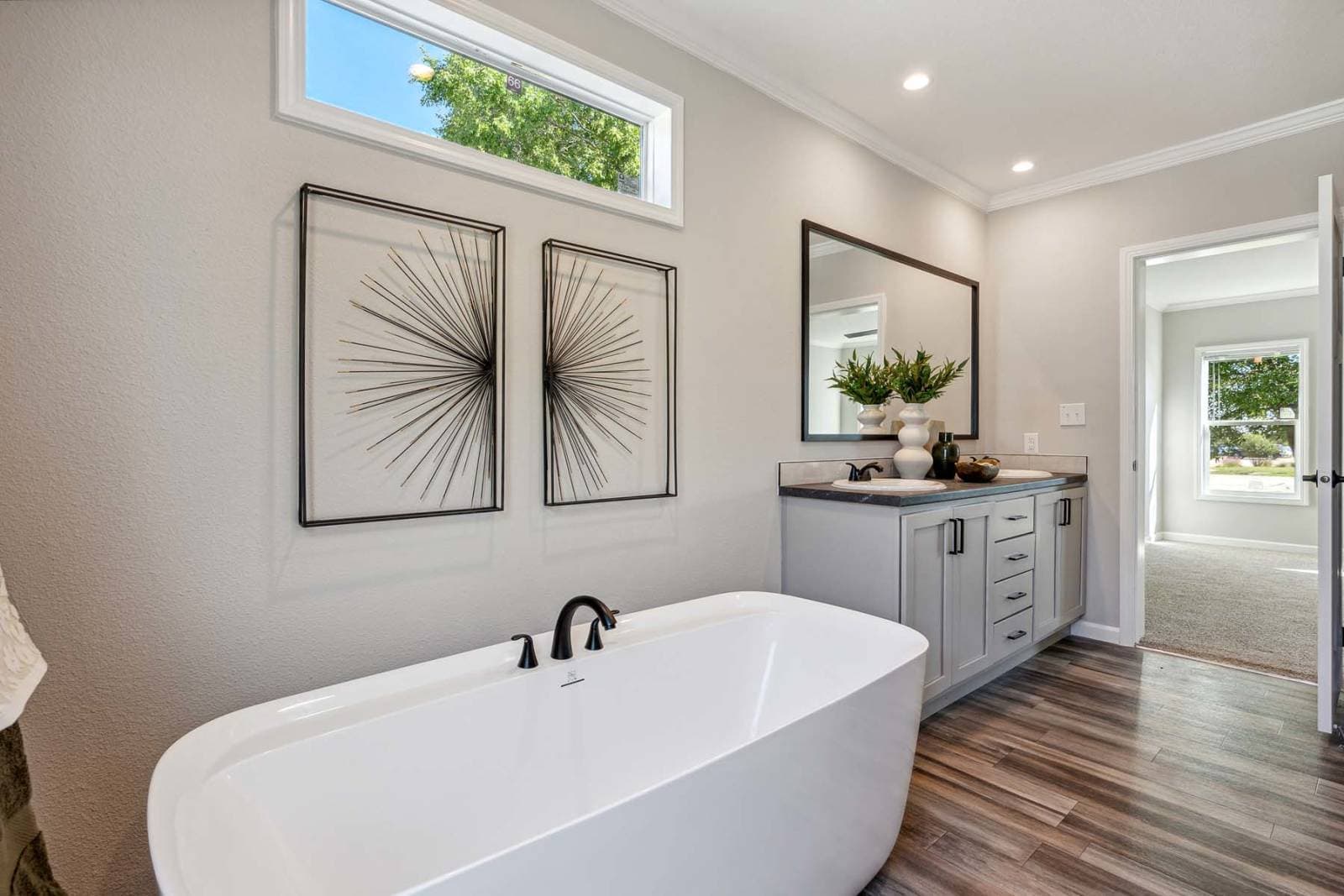 Innovation 3268h bathroom home features