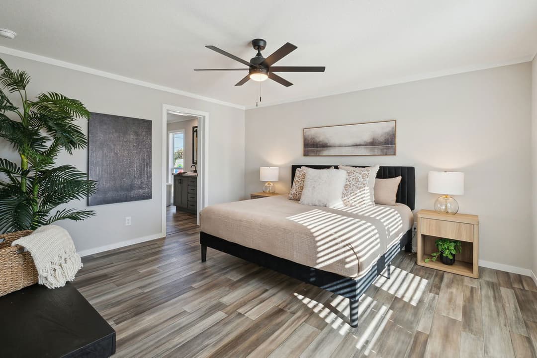 Sazerac bedroom home features