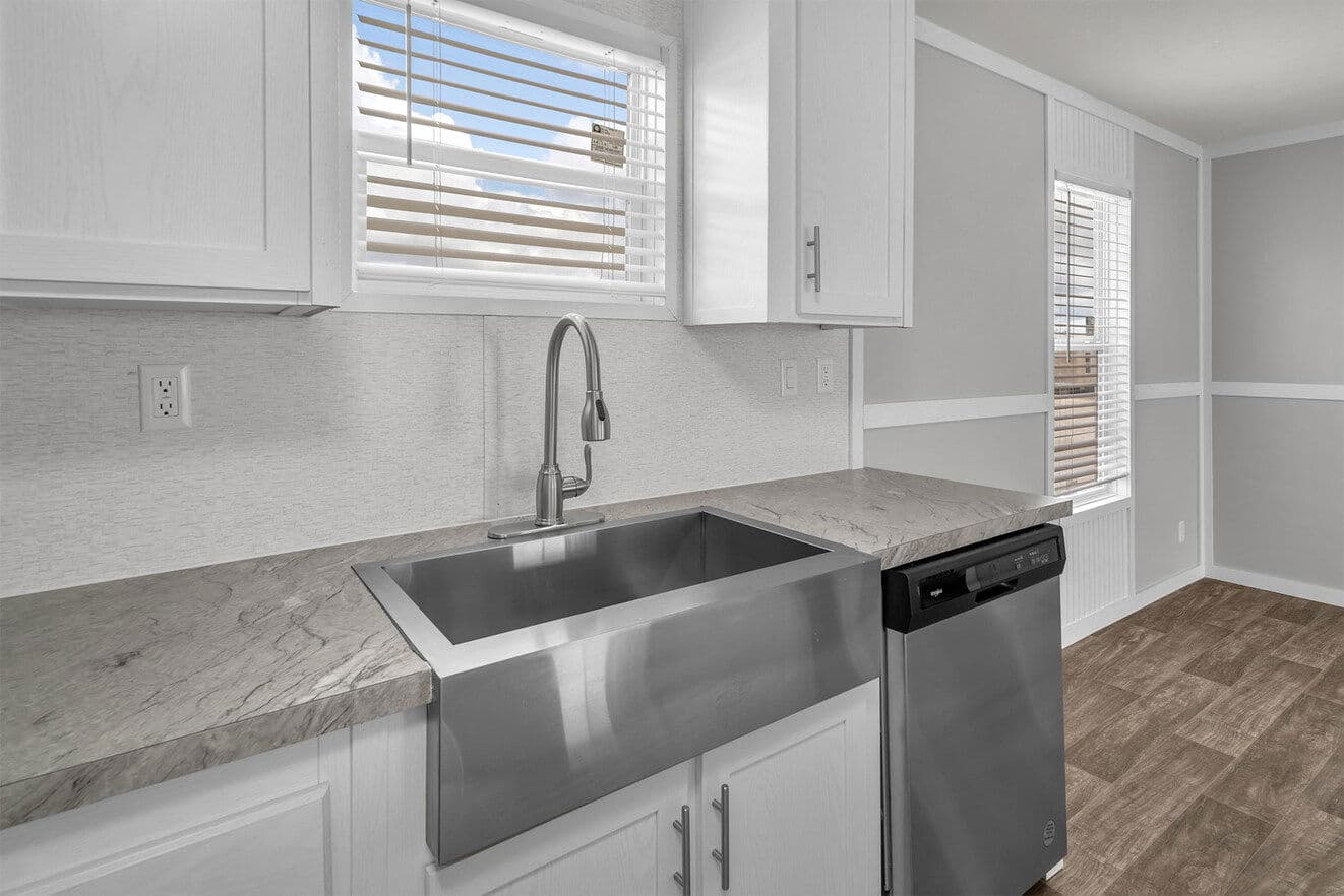 Valu maxx 28563m interior and kitchen home features