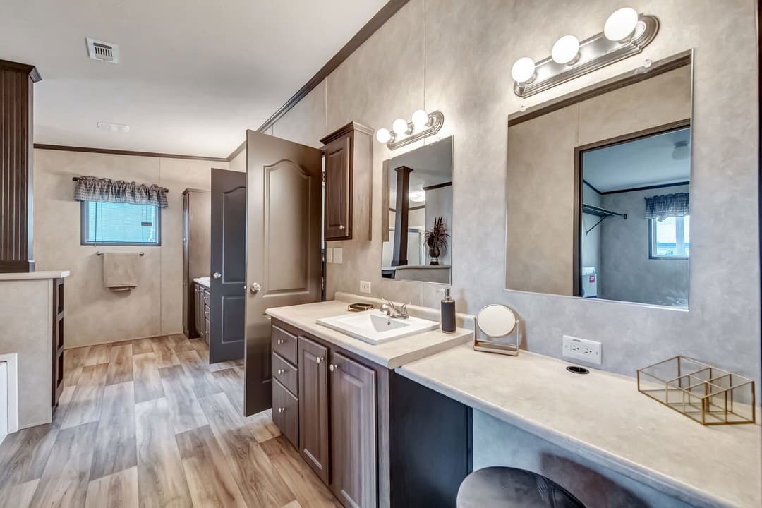 Classic c-3280-42.5b bathroom home features