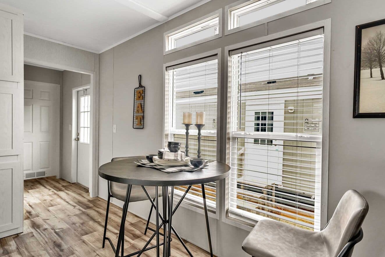 Pinnacle 16763l interior home features