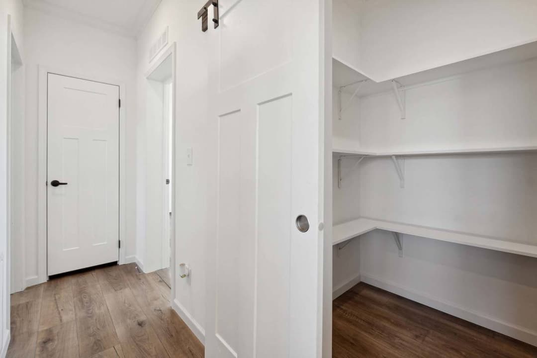 Titan extreme 3276t [the memphis] interior home features