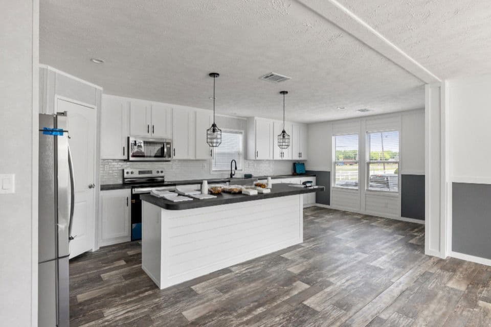 Verde ranch 28603n interior and kitchen home features