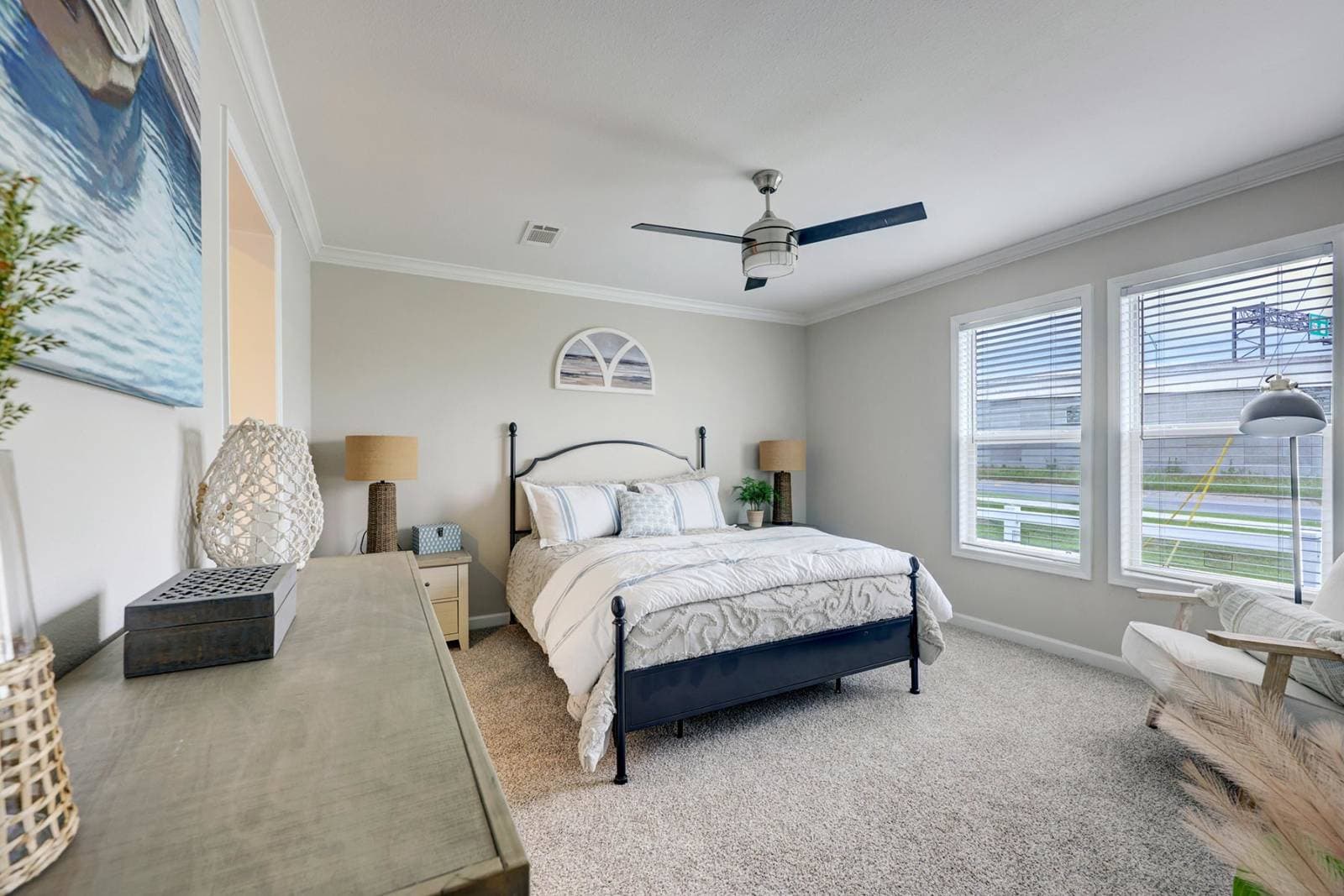 Titan extreme 2864h bedroom home features