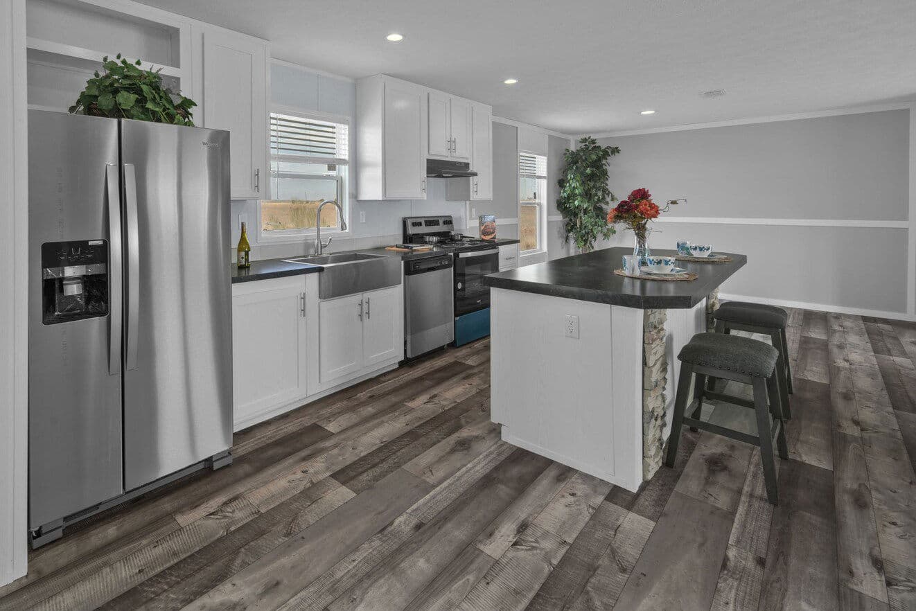 Alamo lite 28724t interior and kitchen home features