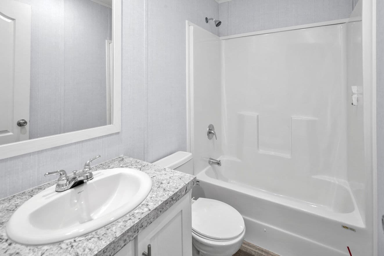 Alamo lite 16763s interior and bathroom home features