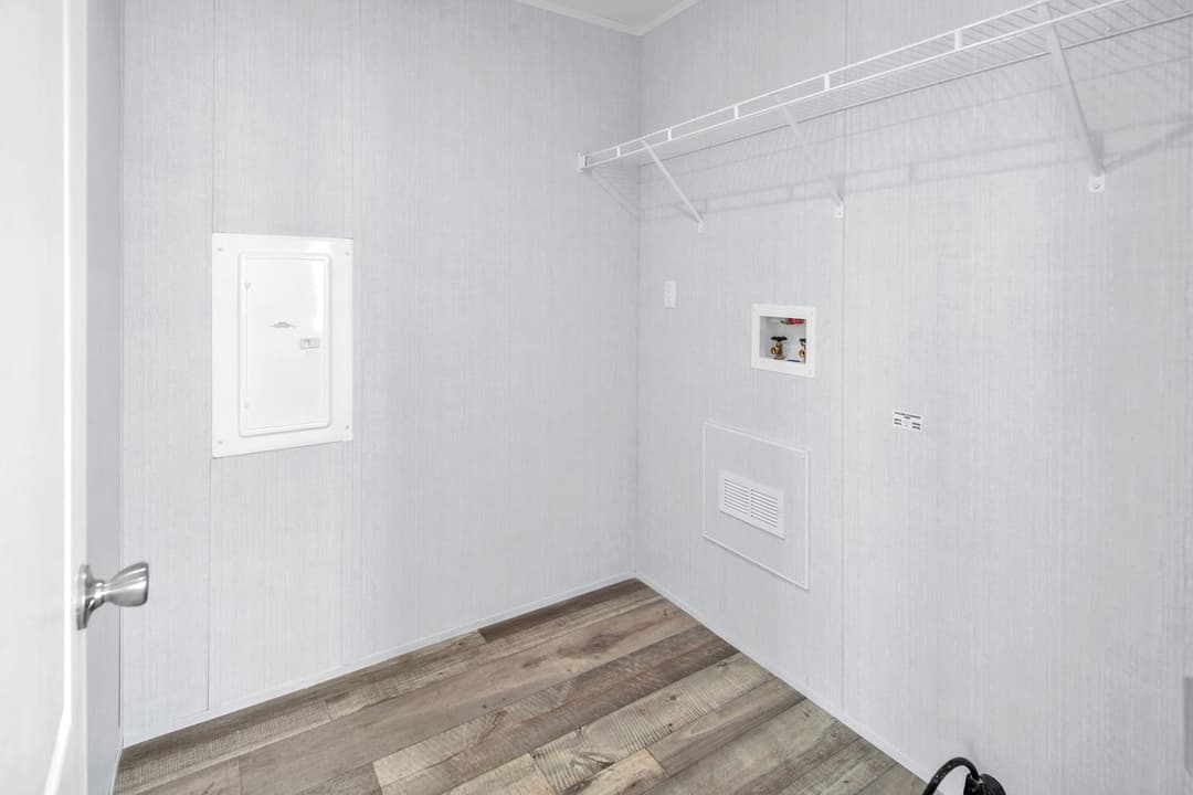 Alamo lite 16763s interior home features