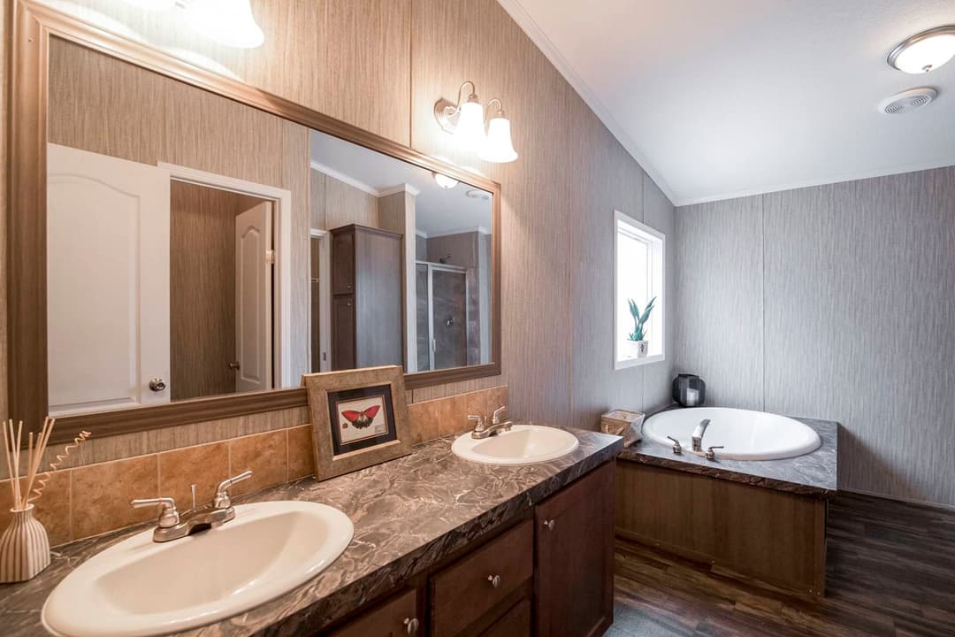 Rio grande xl bathroom home features