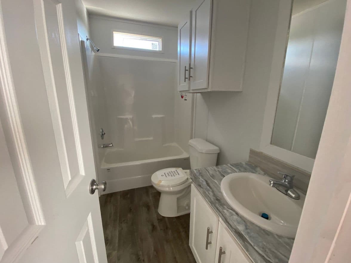 Pinnacle 18763p bathroom home features