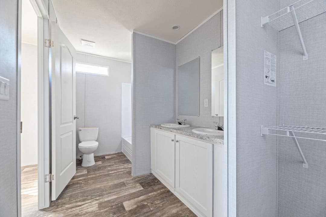 Valu premier 16683g interior home features