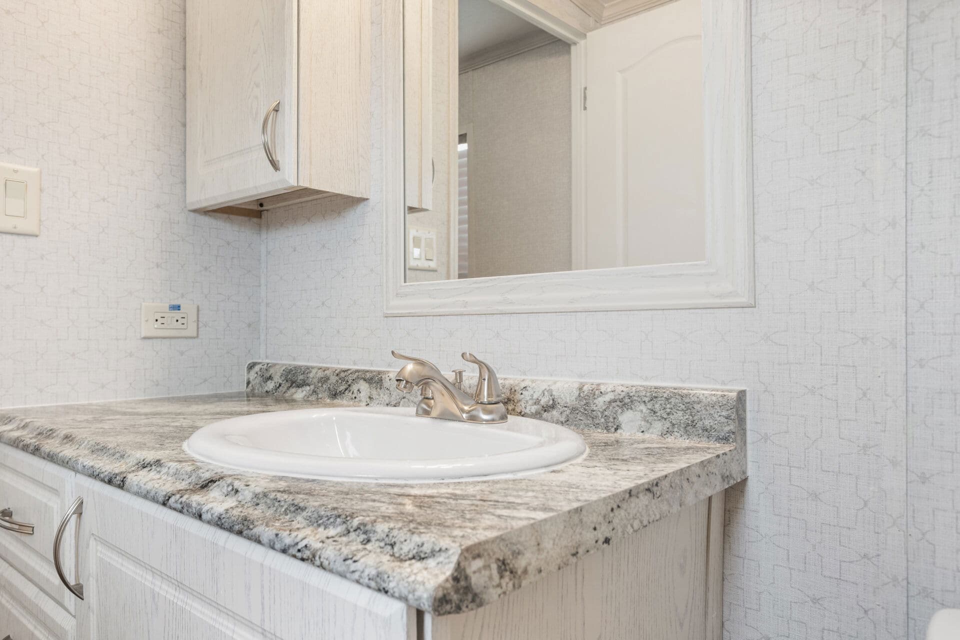 Heritage h-3272-43a bathroom home features