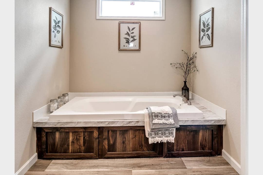 Titan extreme 3276t [the memphis] bathroom home features