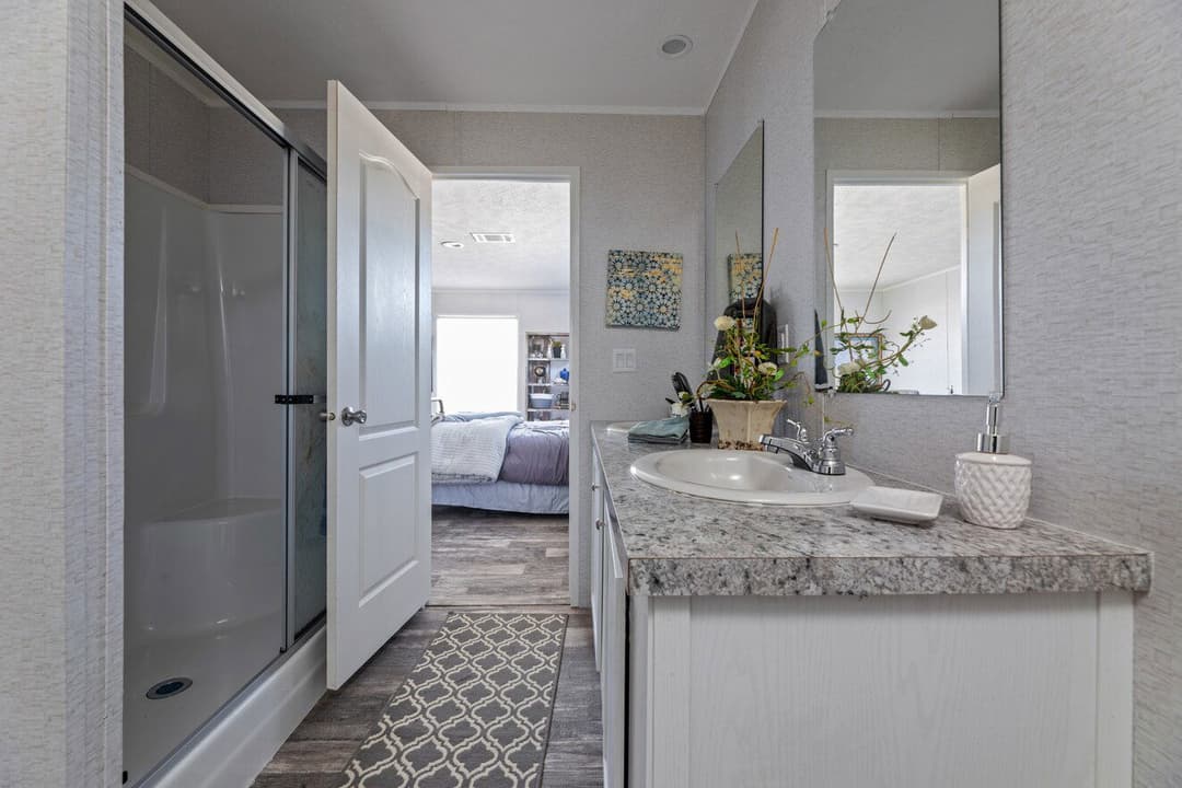 Valu premier 32483g interior and bathroom home features