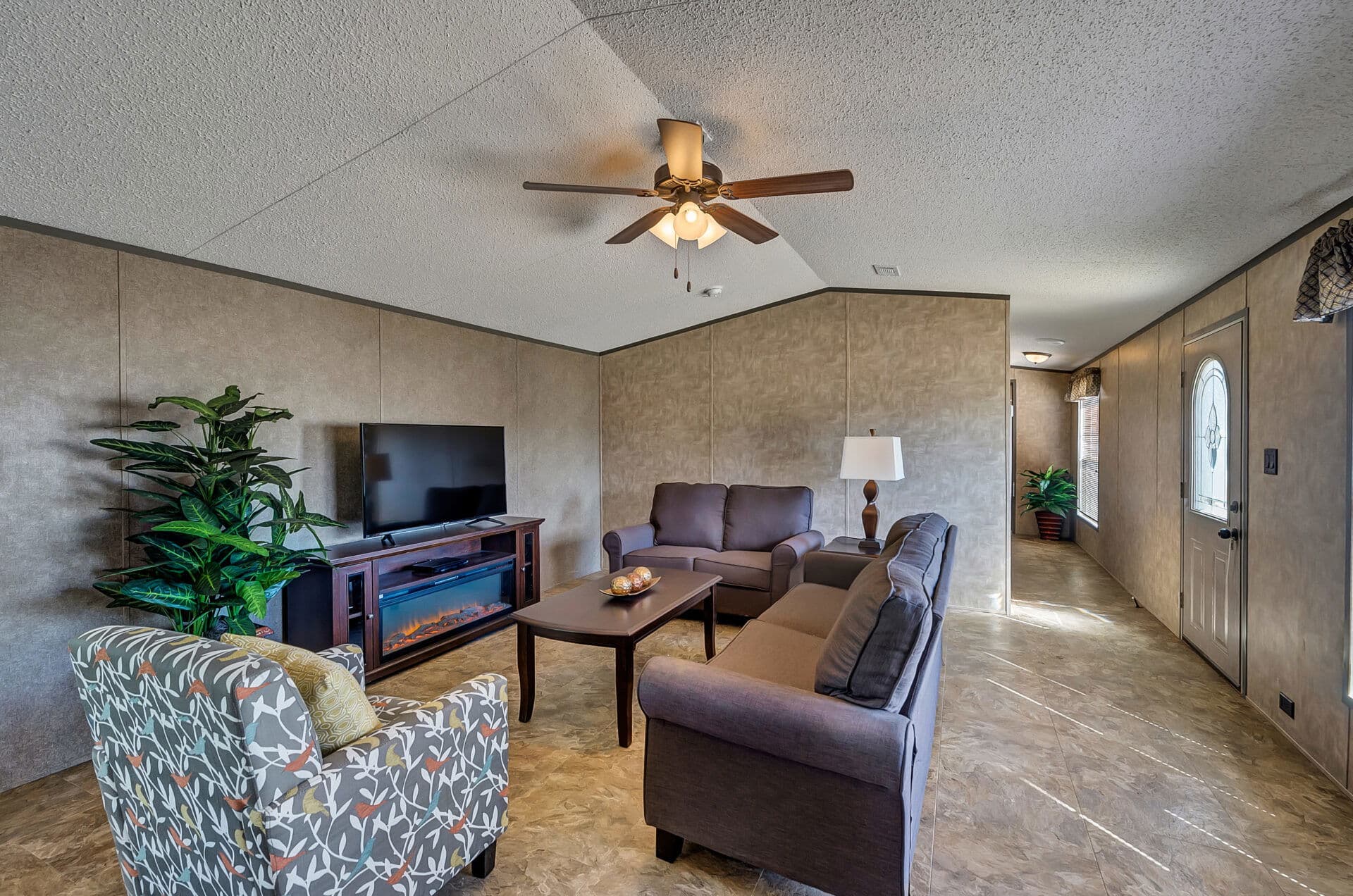 Classic c-1680-32b interior home features