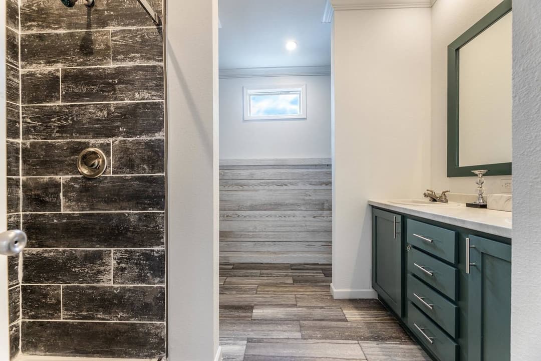 Innovation 1650h bathroom home features