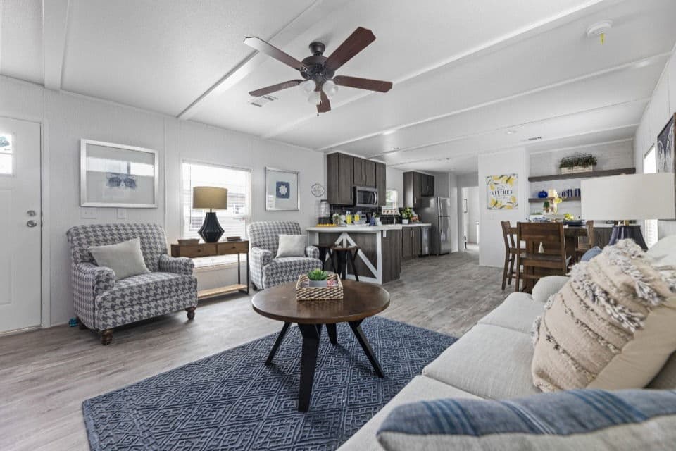 Pinnacle 16763p interior home features