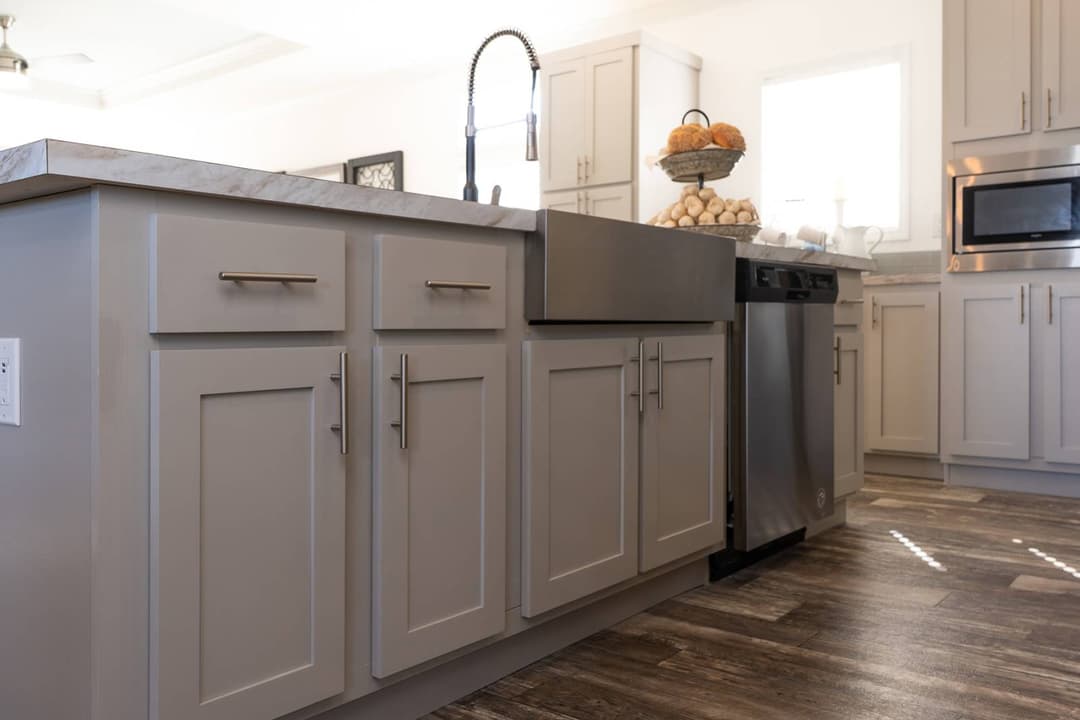 Titan extreme 3266a [the aspen] kitchen home features