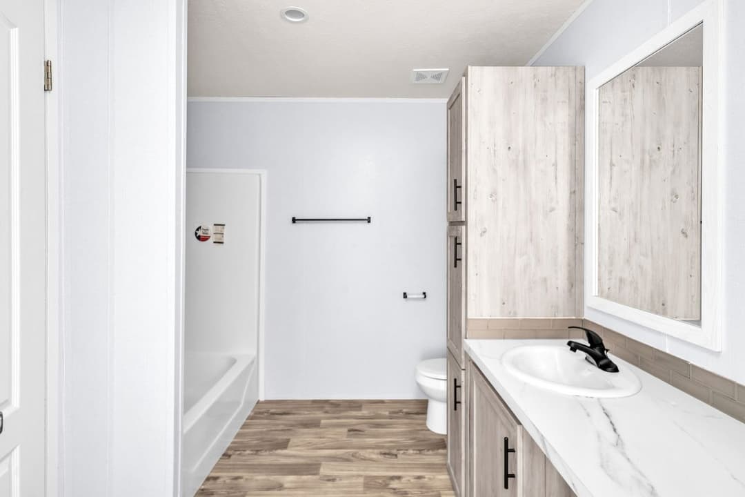 Valu maxx premier 32684f interior and bathroom home features