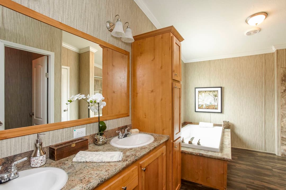 Rio grande xl bathroom home features