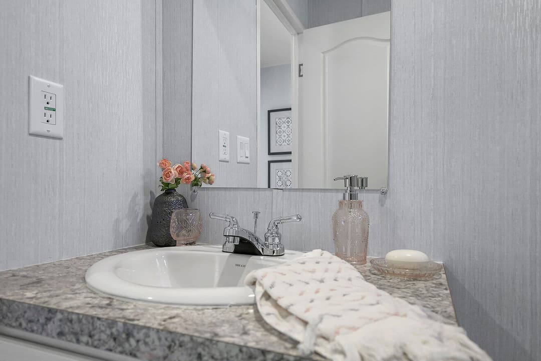 Valu premier 32643g interior and bathroom home features