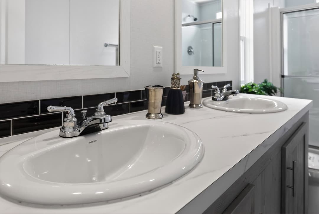 Verde ranch 28403n bathroom home features