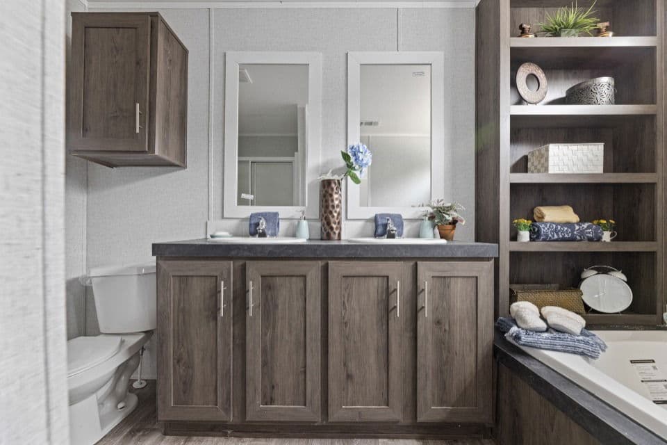 Pinnacle 16763p bathroom home features