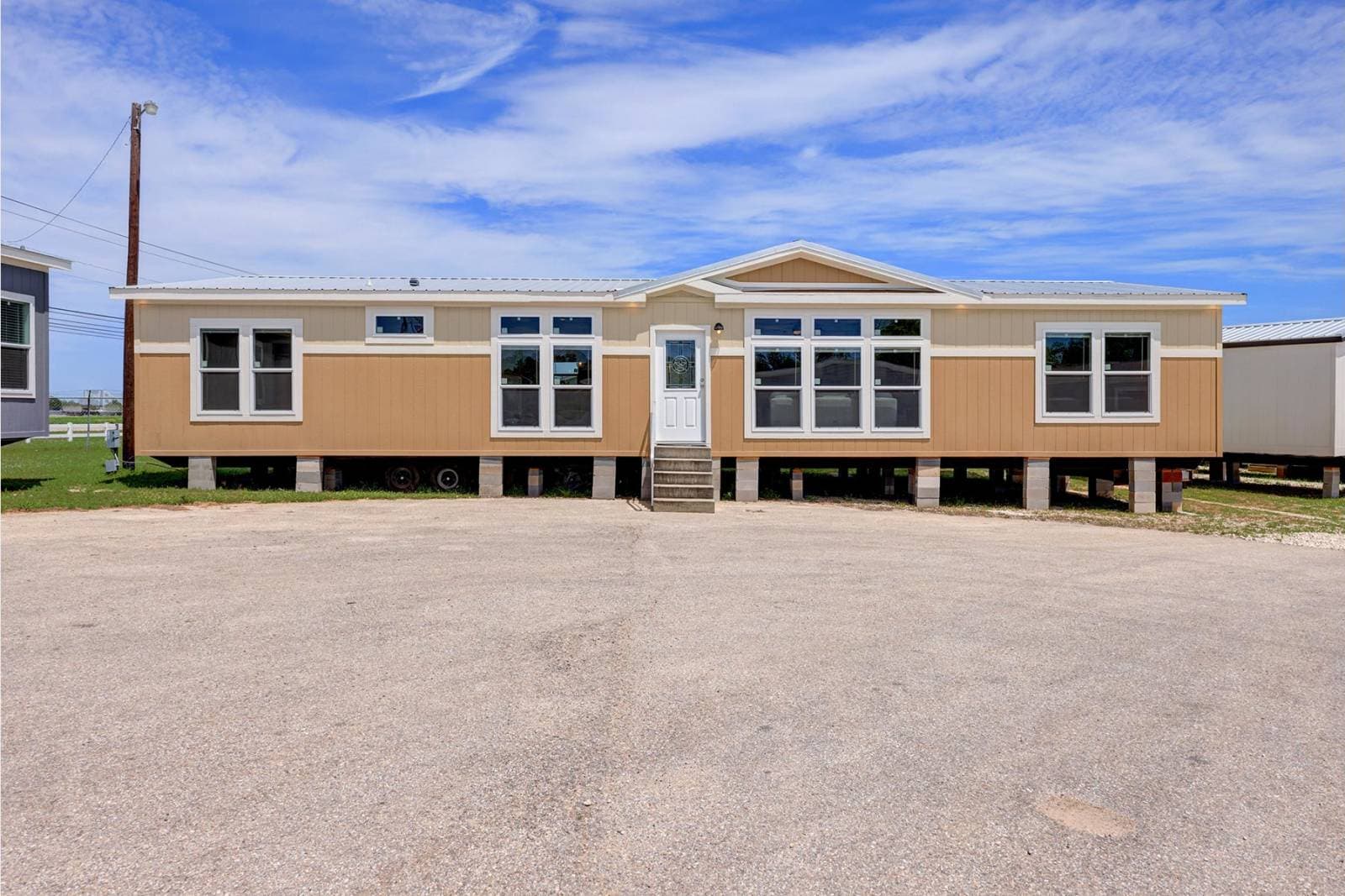 Titan extreme 3264r exterior home features