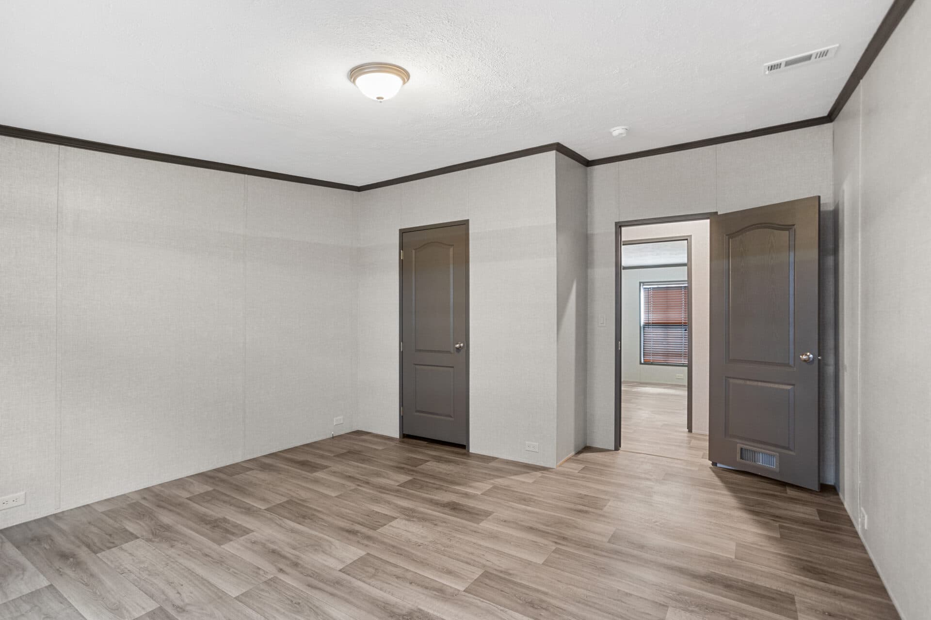 Select s-3252-32d bedroom home features