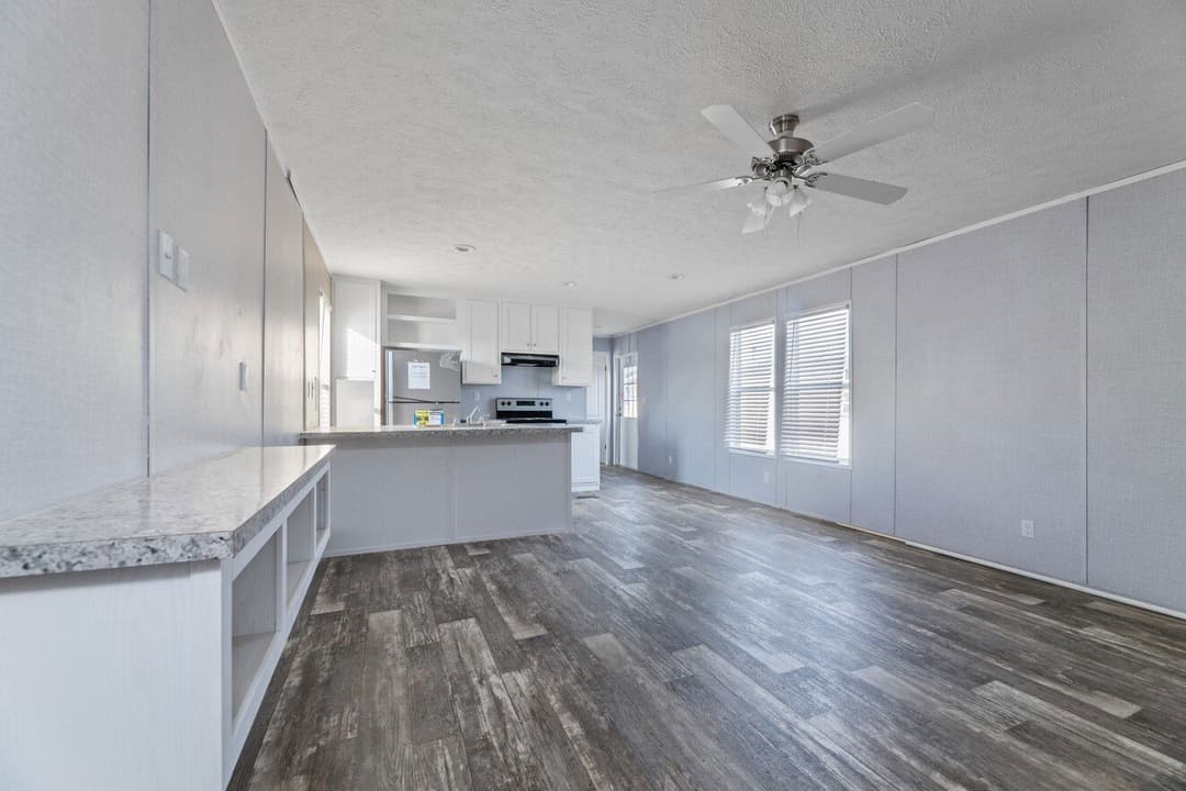 Valu premier 16683g interior home features