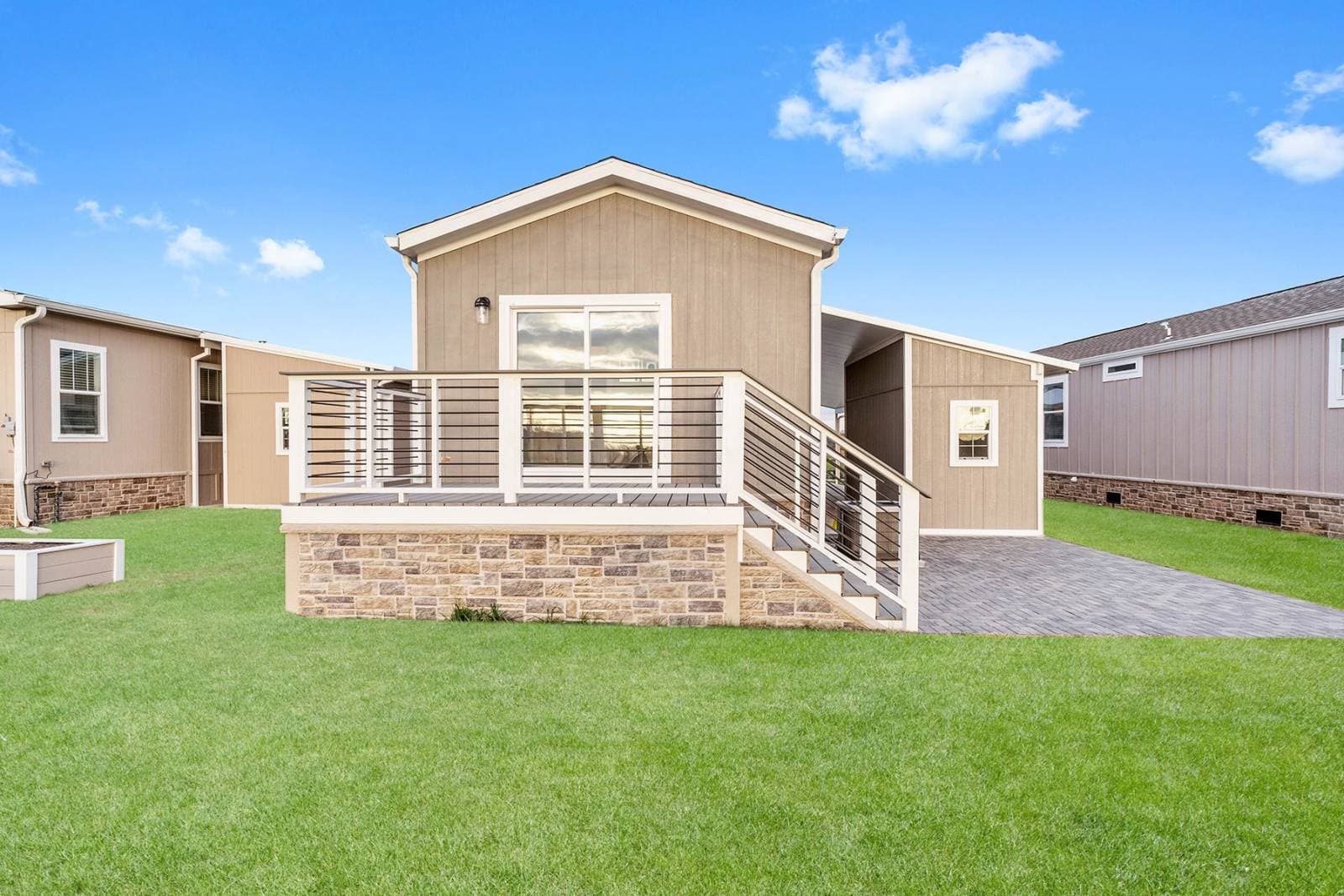 Innovation 1668h exterior home features