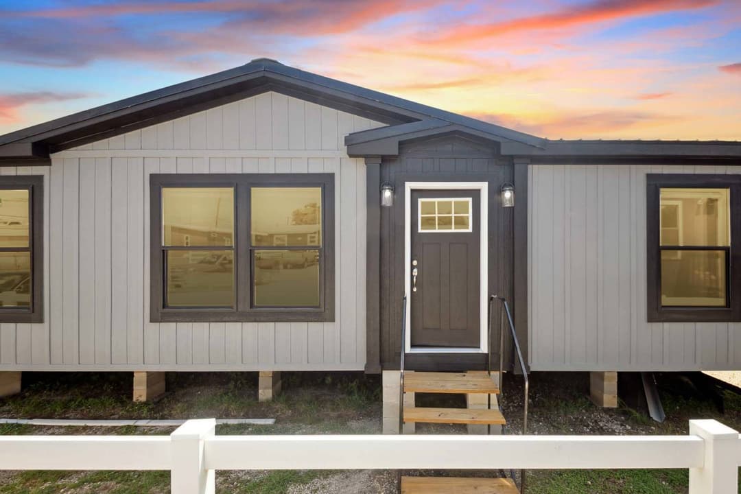 Cedar creek 3276h42106 exterior, hero, and elevation home features