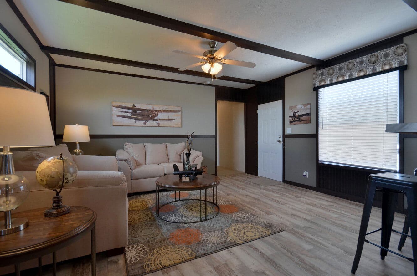 Alamo lite 16763b interior home features