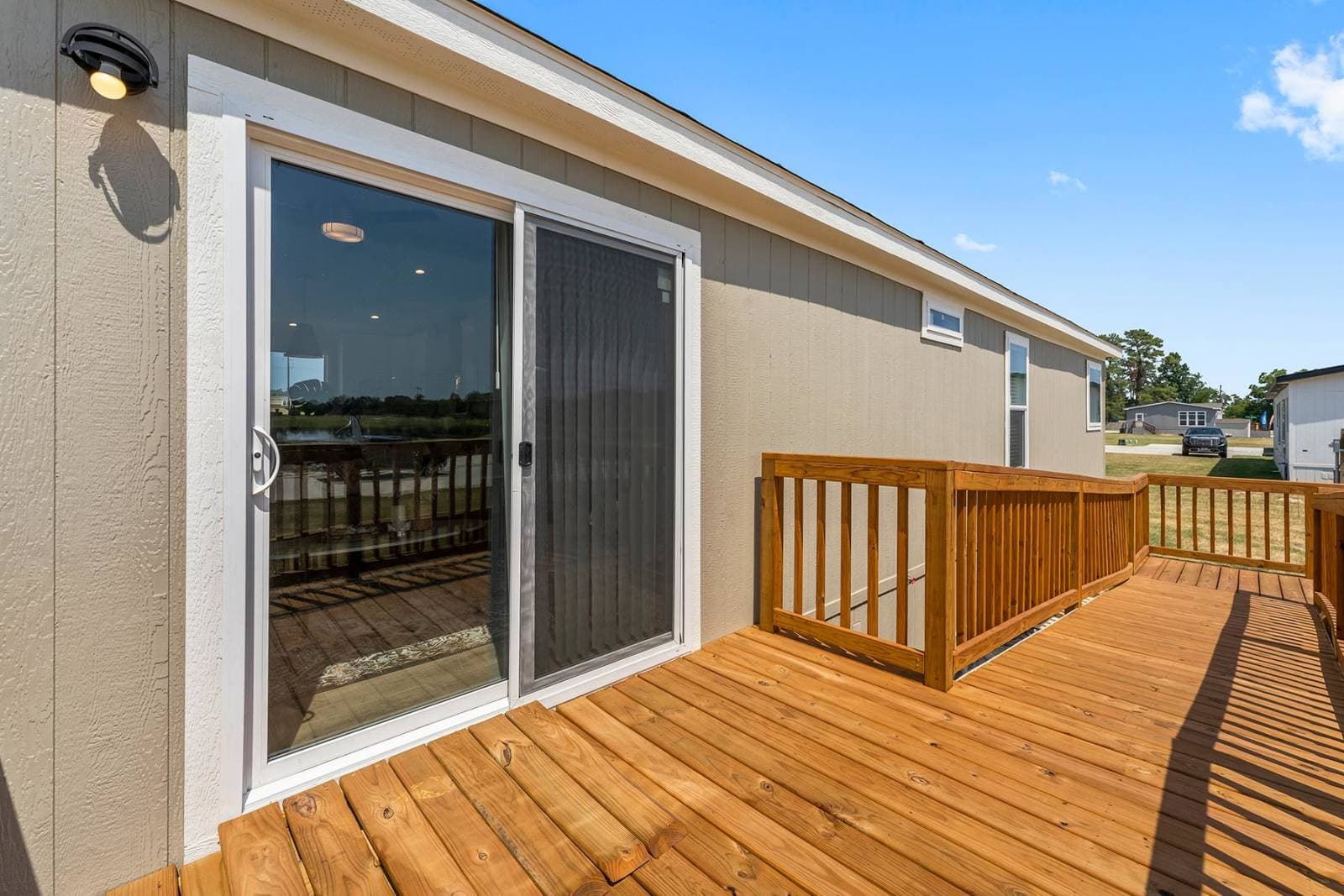 Titan extreme 2856h exterior home features