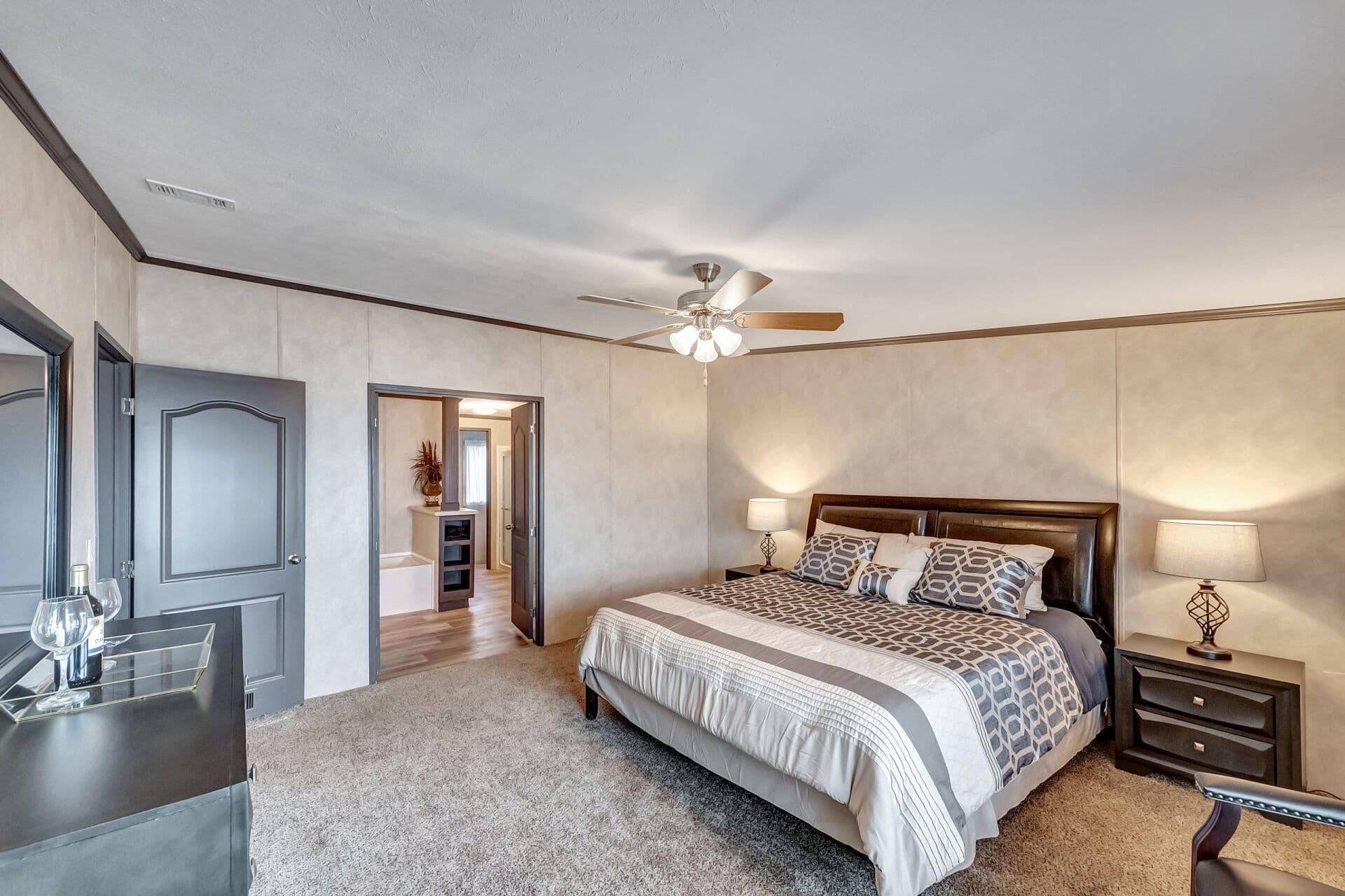 Classic c-3280-42.5b bedroom home features