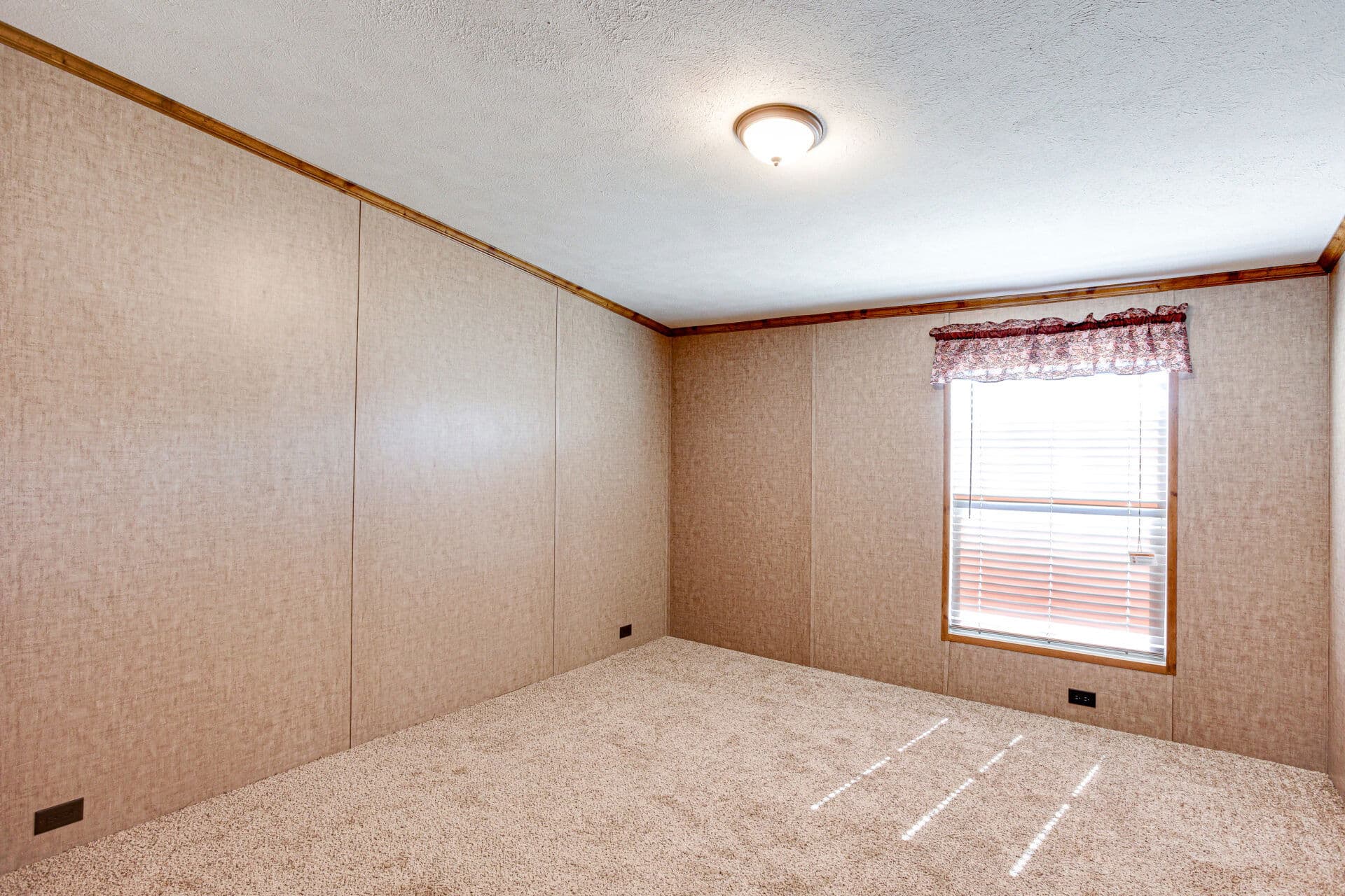 Heritage h-3264-32c bedroom home features