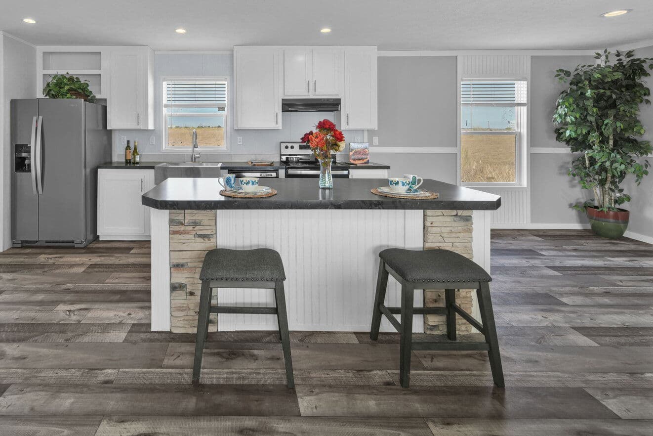 Alamo lite 28724t interior and kitchen home features