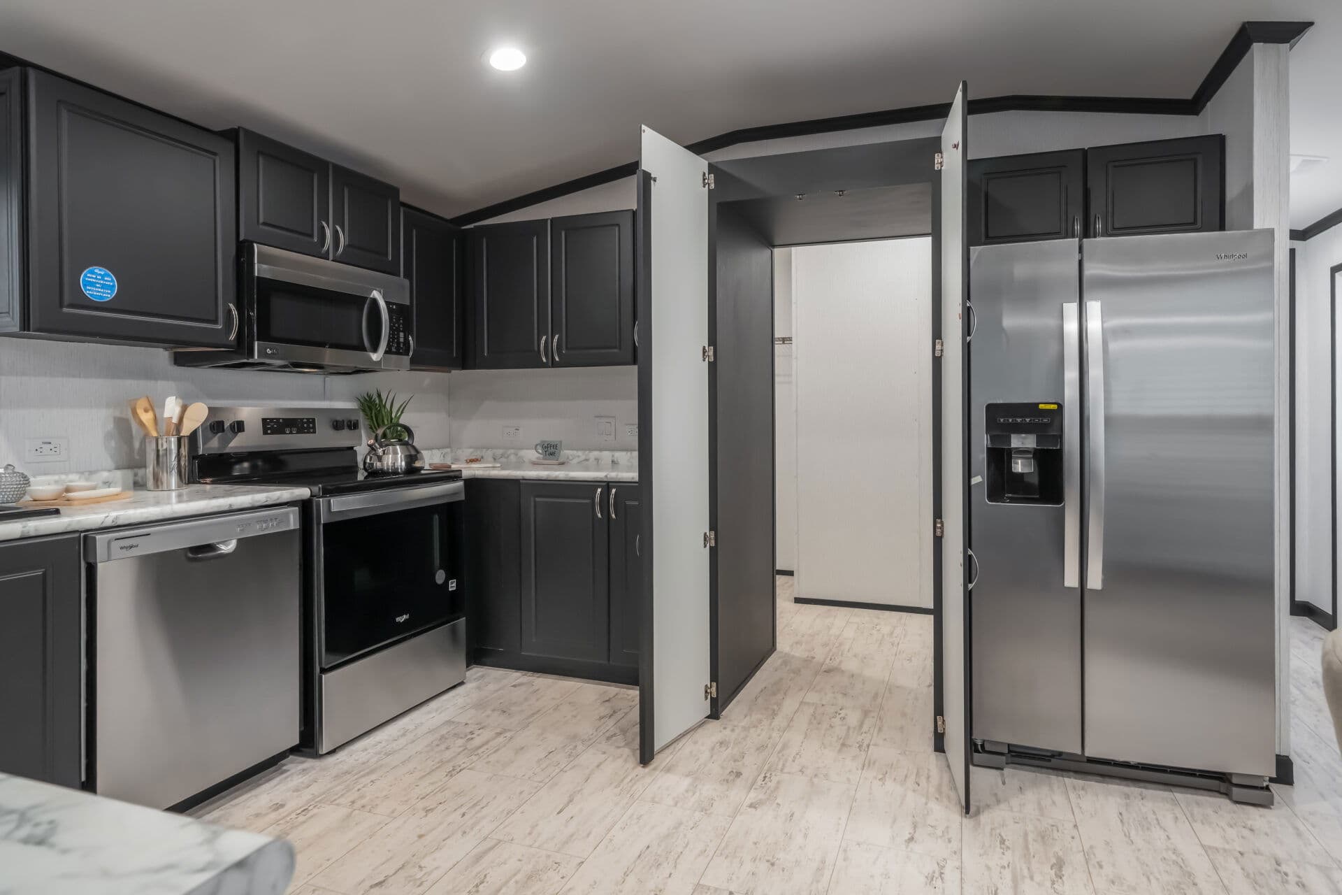 Classic c-1680-32m kitchen home features