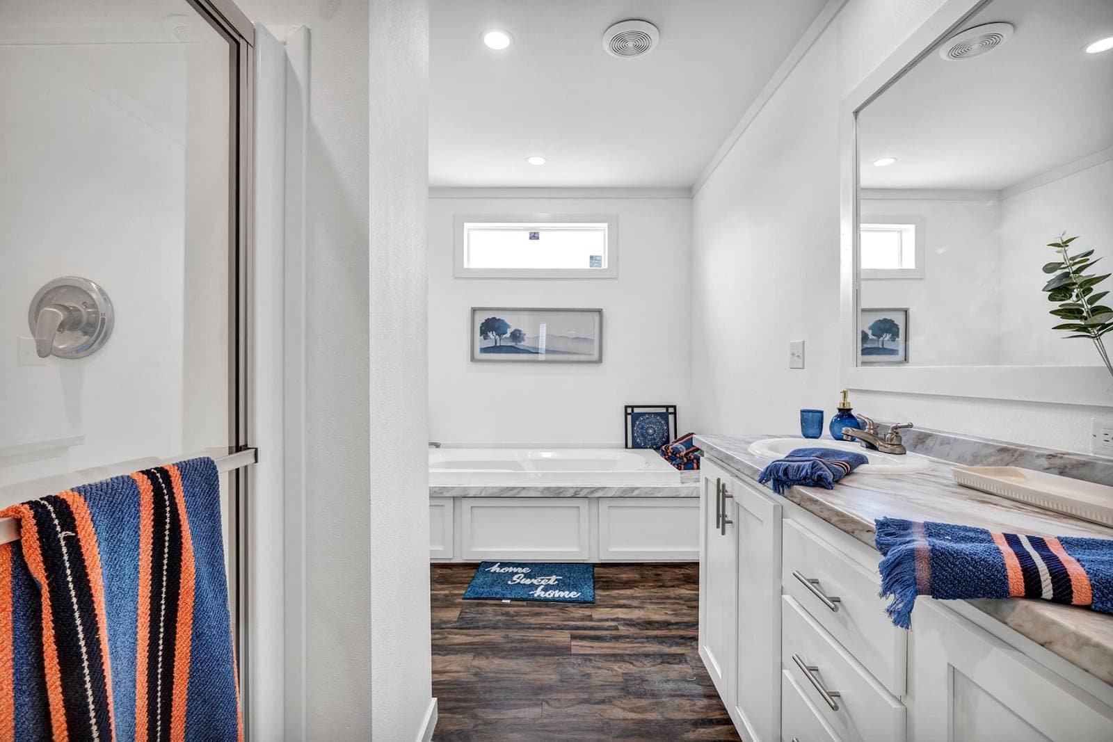 Titan extreme 3248e bathroom home features