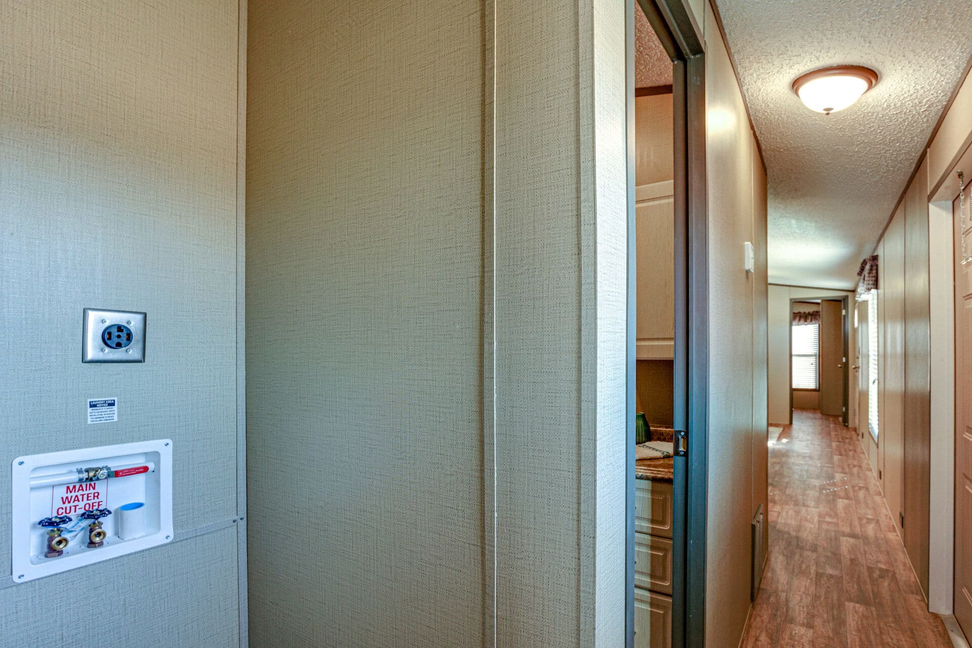 Select s-1256-21a interior home features