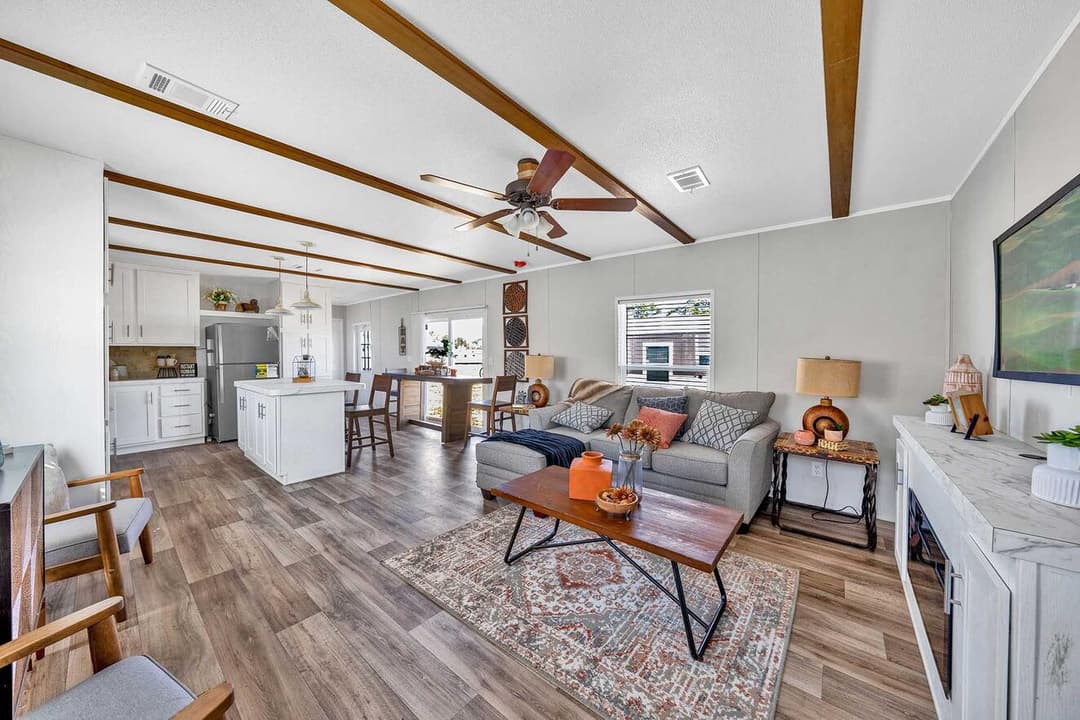 Pinnacle 16763a interior home features