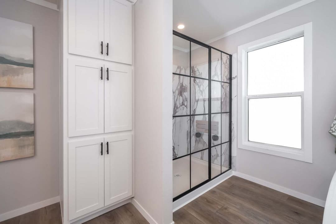 Bourbon bathroom home features