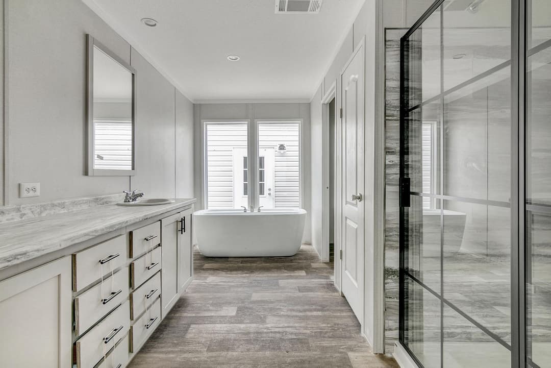 The cajun bathroom home features