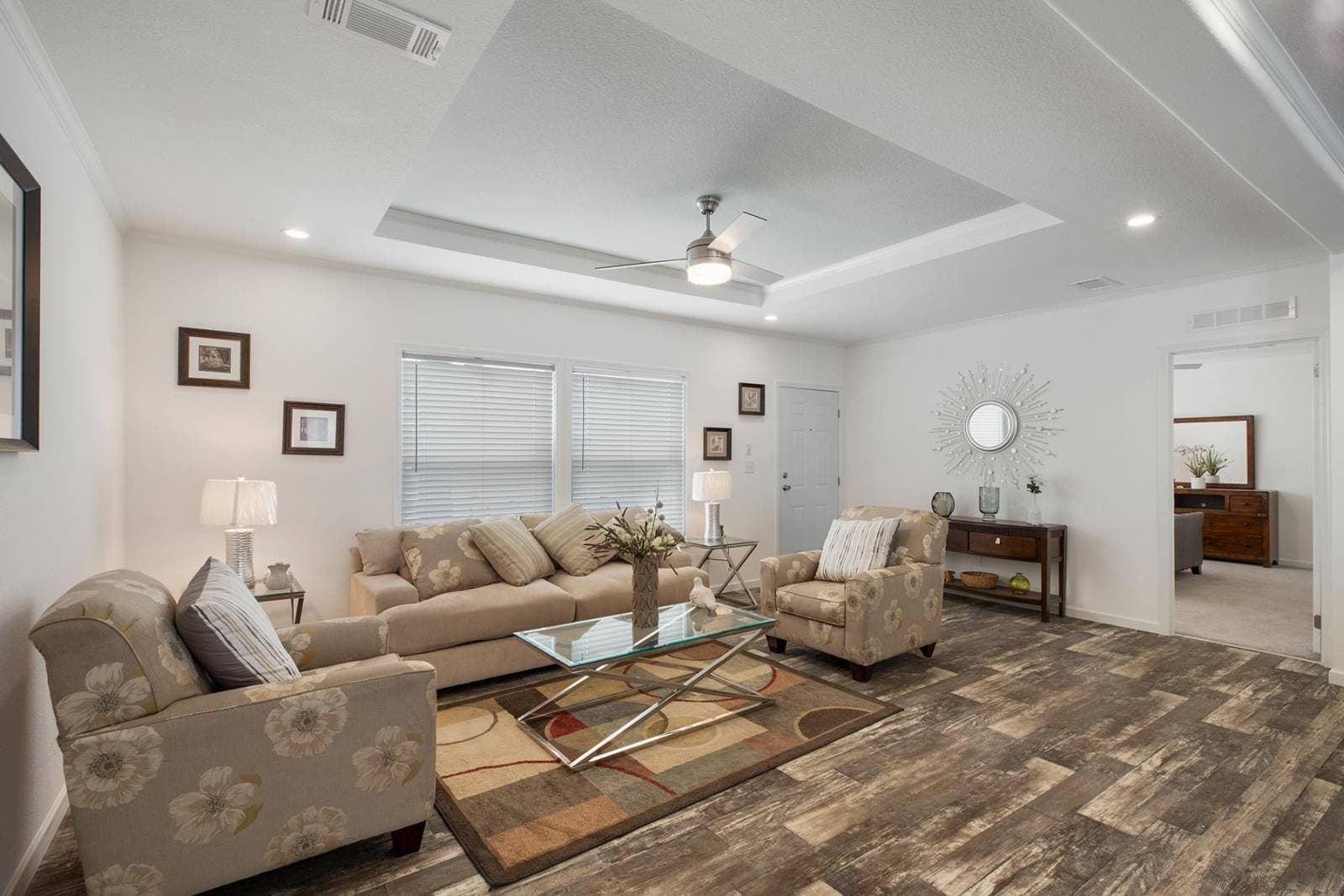 Titan extreme 2856n interior home features