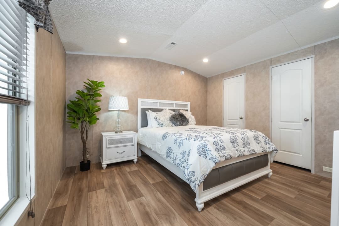 Classic c-1660-21fka bedroom home features