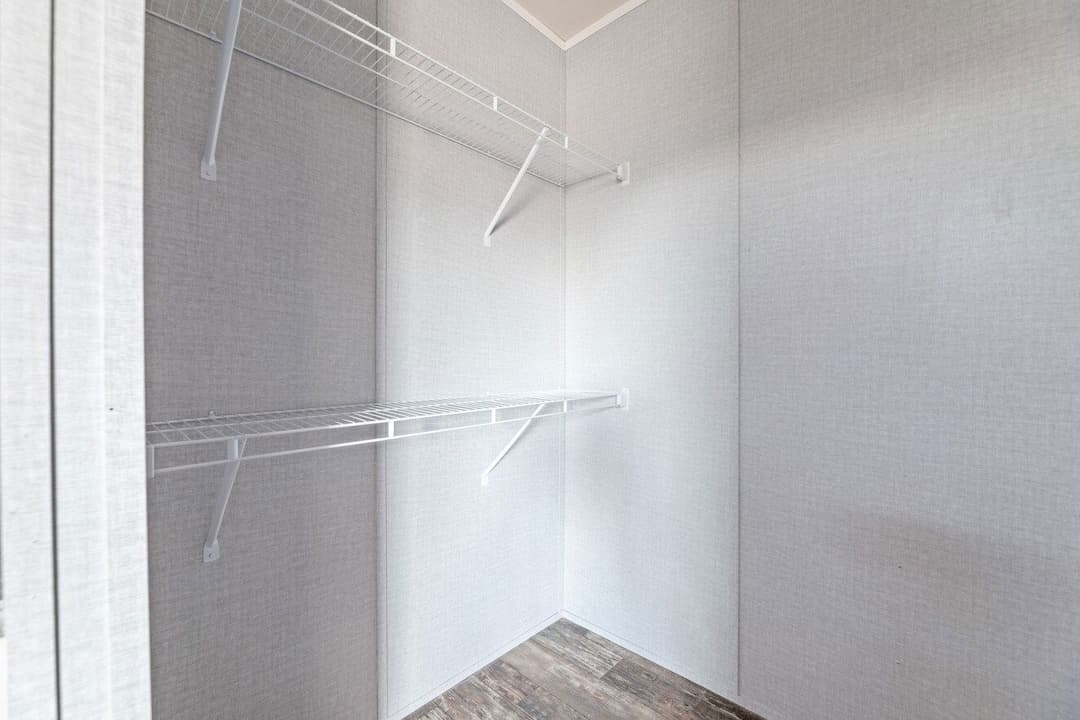 Valu premier 16683g interior home features