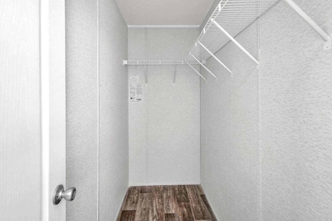 Valu maxx premier 16763a interior home features