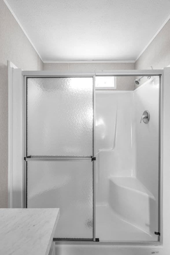 Verde ranch 14602n interior and bathroom home features