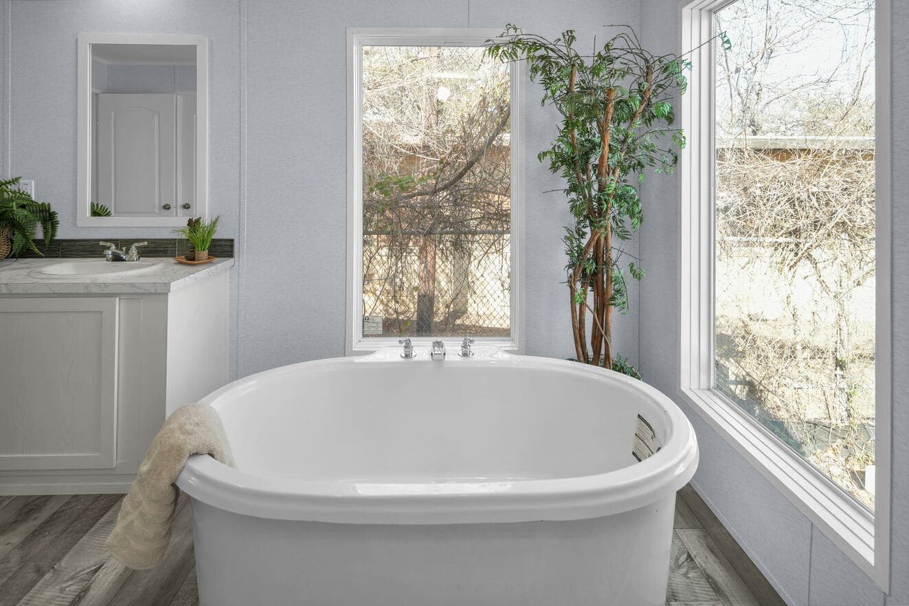 Valu premier 32643g interior and bathroom home features