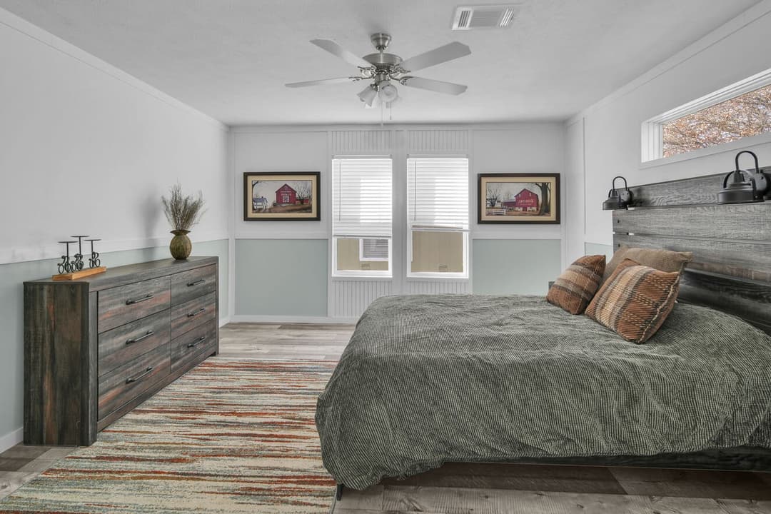 Valu premier 32643g interior and bedroom home features